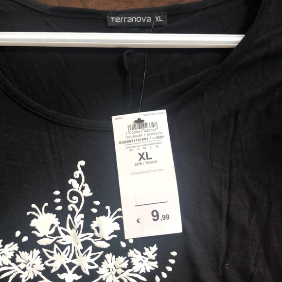 Black Open Back T-Shirt - Picture 4 of 5